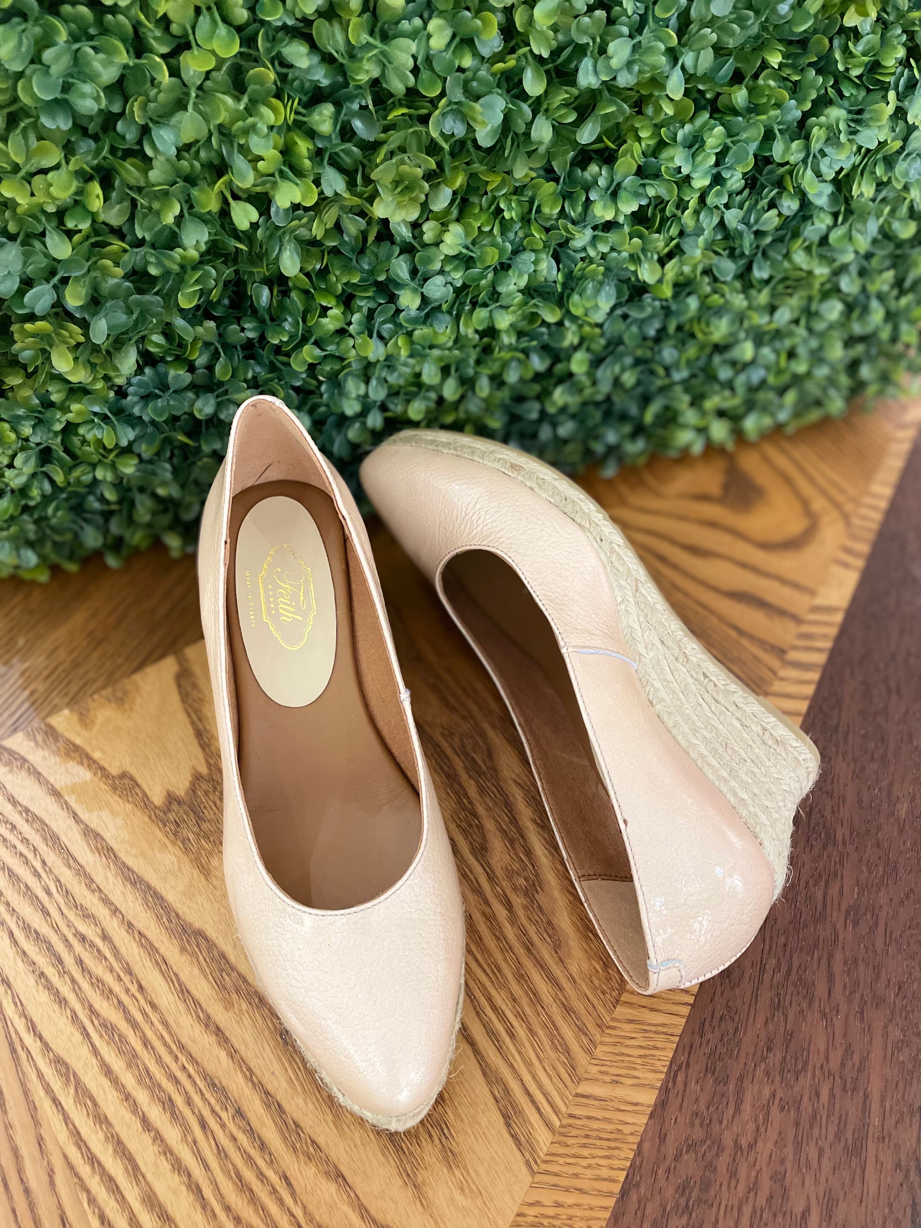 Espadrille Pumps in Nude Leather